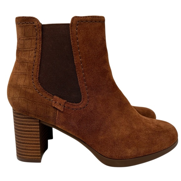 Clarks Tan Suede Ankle Booties - Picture 2 of 11